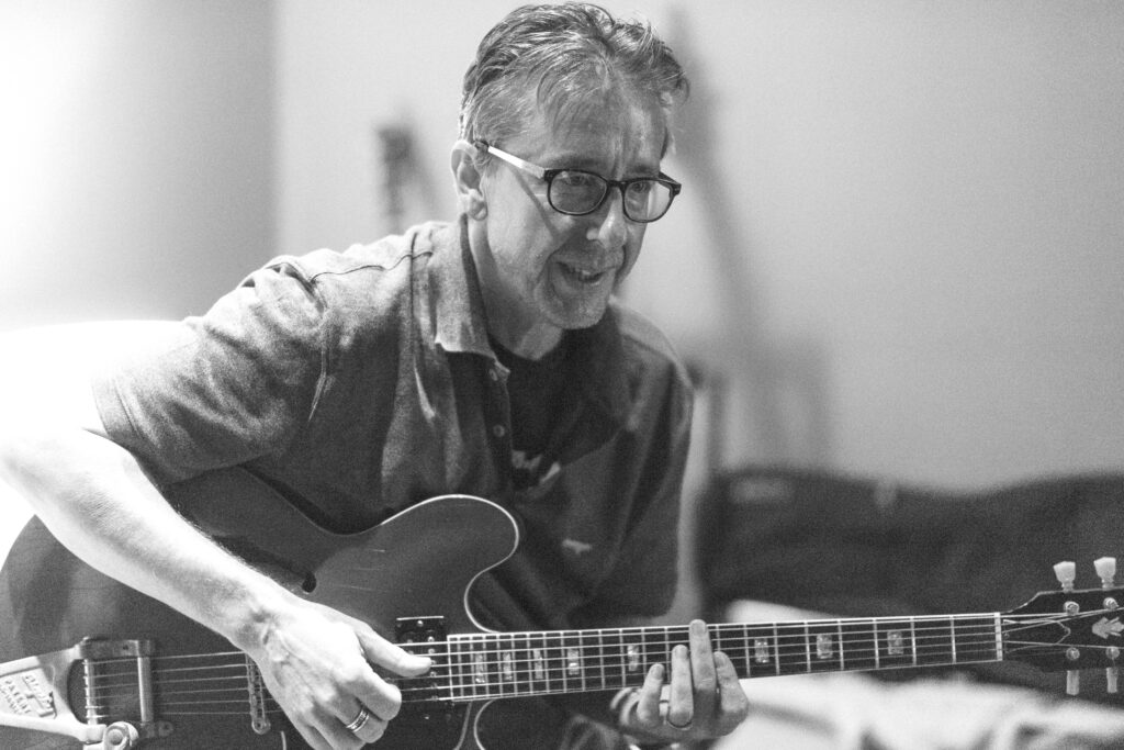 Warwick Scott – Guitar